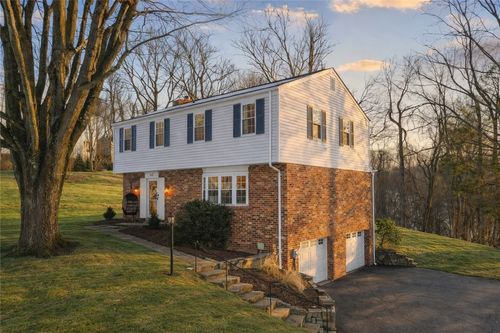 220 Cornwall Dr, Pittsburgh, PA, 15238-2639 | Card Image