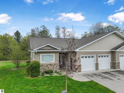 2140 Chelsea Ln, Traverse City, MI, 49685-6729 | Card Image