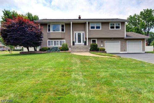 19 Reynolds Rd, Pequannock, NJ, 07440-1716 | Card Image