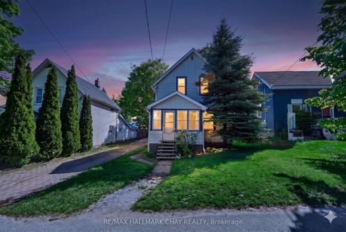 23 Maria St, Penetanguishene, ON, L9M1L5 | Card Image