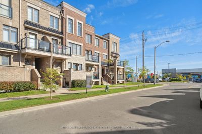 95 - 100 Parrotta Dr, Condo with 2 bedrooms, 2 bathrooms and 1 parking in Toronto ON | Image 3