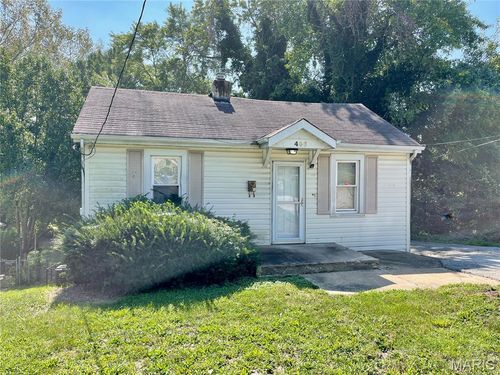466 Bluff Dr, Saint Louis, MO, 63137-3207 | Card Image
