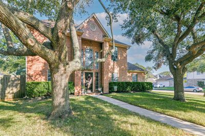 4102 Lakepointe Forest Drive, House other with 5 bedrooms, 2 bathrooms and null parking in Seabrook TX | Image 2