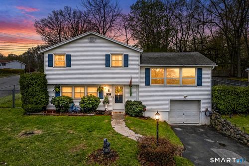 7 Plainfield Dr, Waterbury, CT, 06708-1510 | Card Image