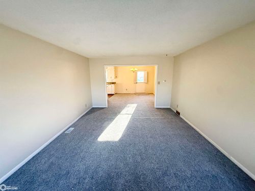 519-21 S Clark Street, Carroll, IA, 51401 | Card Image