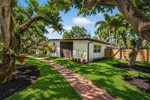 3915 Mockingbird Dr, Vero Beach, FL, 32963-1420 | Card Image
