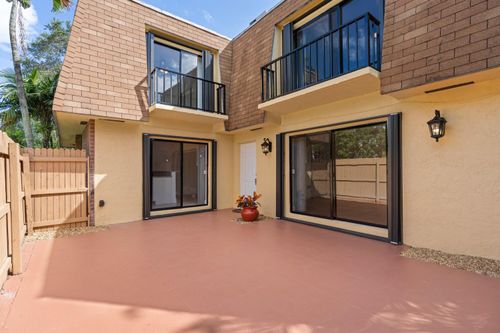 226 Alemeda Dr, Palm Springs, FL, 33461-1601 | Card Image