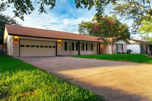 800 Rosewood Dr, Baytown, TX, 77520-2560 | Card Image
