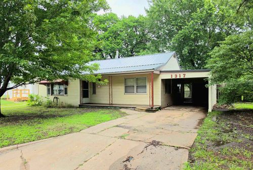 1317 N B St, Wellington, KS, 67152-4325 | Card Image