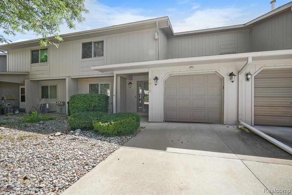 Fenwin Dr, Grand Blanc, MI 48439