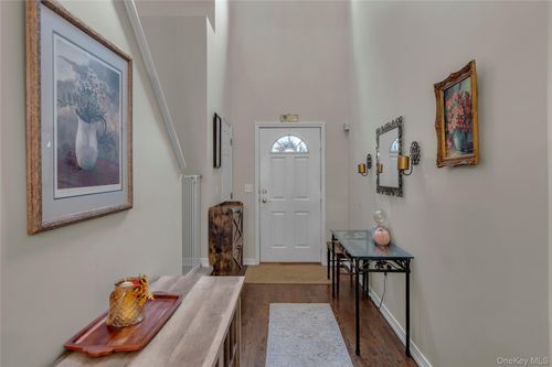 32 Scarborough Dr, Smithtown, NY, 11787-5913 | Card Image