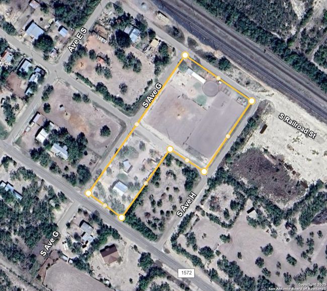 715 Ranch Road 1572, House other with 3 bedrooms, 2 bathrooms and null parking in Spofford TX | Image 7