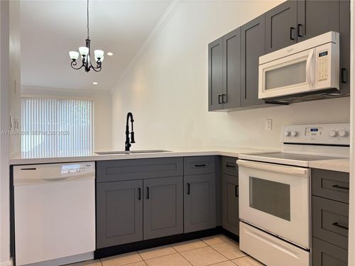 6702-6702 Nw 190th St, Hialeah, FL, 33015-2460 | Card Image