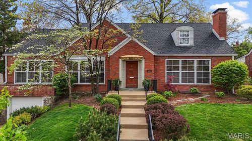 8104 Stratford Dr, Clayton, MO, 63105-3708 | Card Image