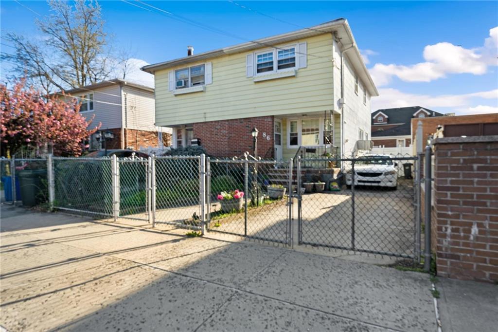 Oneida Ave, Staten Island, NY 10301