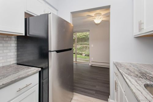 apt-4-33302 Kingslane Ct, Farmington, MI, 48336-4060 | Card Image