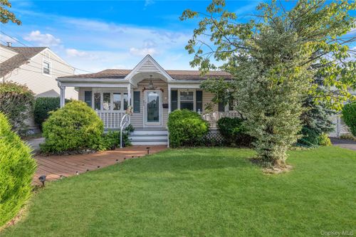 84 5th Street, North Hempstead, NY, 11040 | Card Image