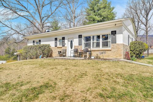 401 Southview Dr, Salem, VA, 24153-1956 | Card Image