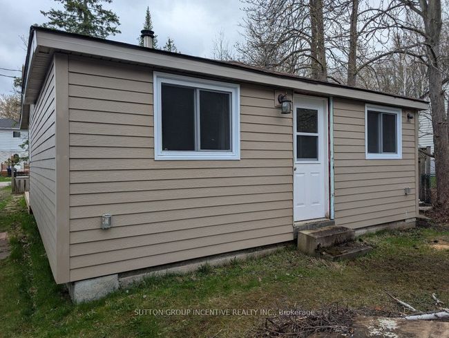1088 Balsam Rd, House other with 2 bedrooms, 1 bathrooms and 3 parking in Belle Ewart ON | Image 8