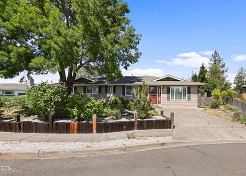 619 Kings Ct, Central Point, OR, 97502-2122 | Card Image