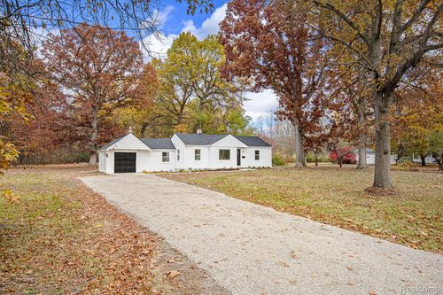 44260 Clay Rd, Belleville, MI, 48111-8111 | Card Image