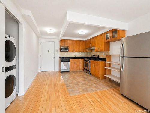 2b-93-05 37th Avenue, New York, NY, 11372 | Card Image
