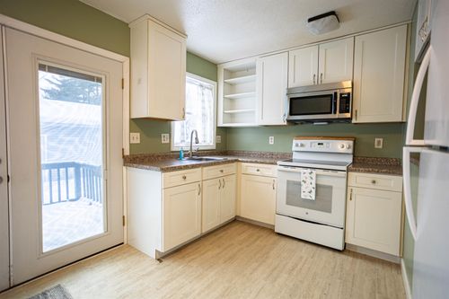 1 Appletree Ln, Essex, VT, 05452-3894 | Card Image