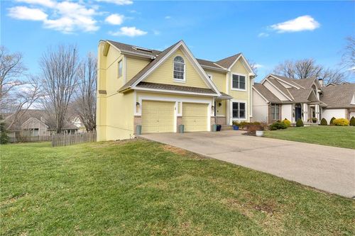 8008 N Chatham Ave, Kansas City, MO, 64151-1167 | Card Image