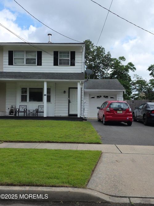 722 Maple St, Lakehurst, NJ, 08733-2441 | Card Image