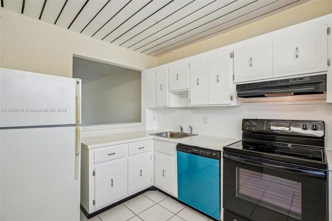 APT-203P - 3774 Inverrary Blvd, Condo with 2 bedrooms, 2 bathrooms and null parking in Lauderhill FL | Image 4