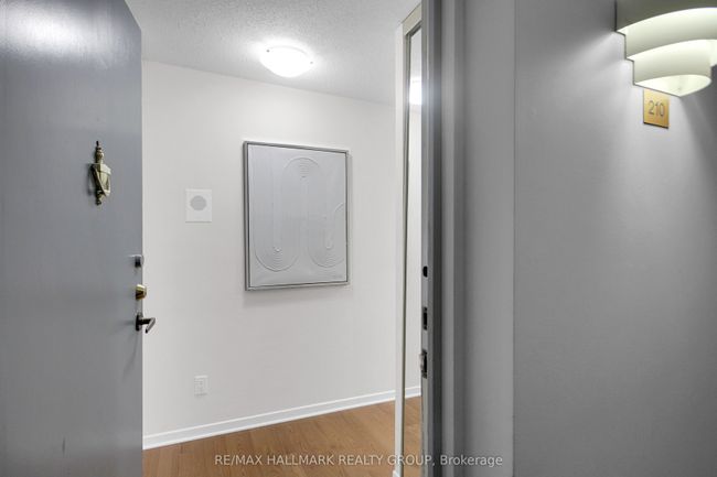 210 - 1505 Baseline Rd, Condo with 3 bedrooms, 2 bathrooms and 1 parking in Ottawa ON | Image 4