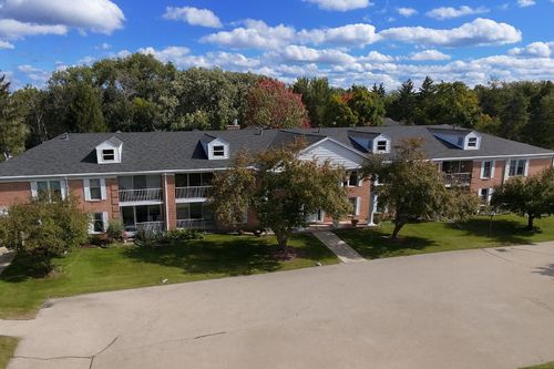 937 W Heritage Ct, Mequon, WI, 53092-6082 | Card Image