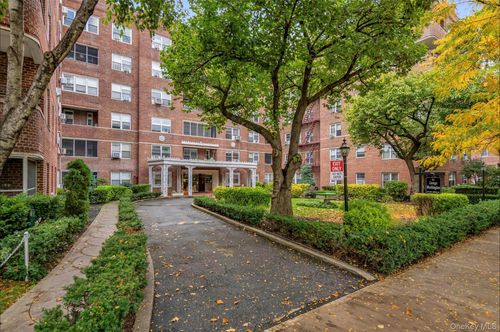 a58-67-66 108th St, Forest Hills, NY, 11375-2913 | Card Image