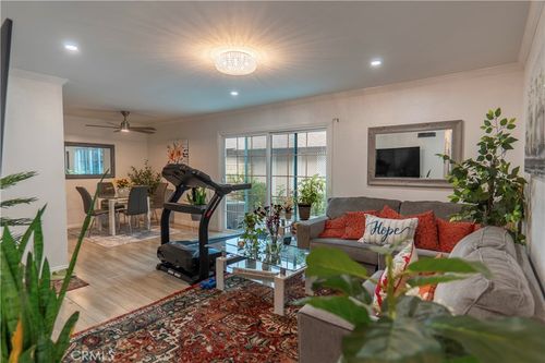 unit-4-7554 Corbin Ave, Reseda, CA, 91335-2424 | Card Image