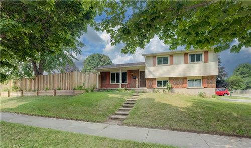 85 Foxhunt Rd, Waterloo, ON, N2K2R8 | Card Image