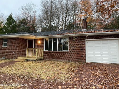 368 Scotch Pine Dr, Pocono Summit, PA, 18346-7634 | Card Image