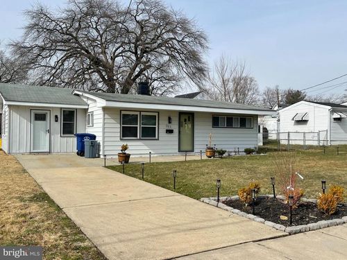 221 County Ave, Maple Shade, NJ, 08052-1810 | Card Image