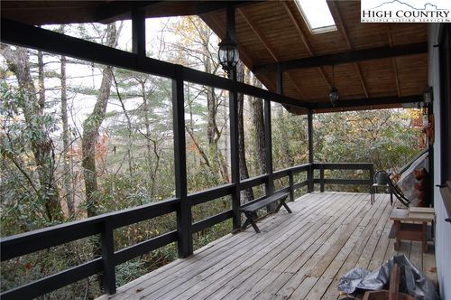 202 Knoll Cir, Newland, NC, 28657-8324 | Card Image