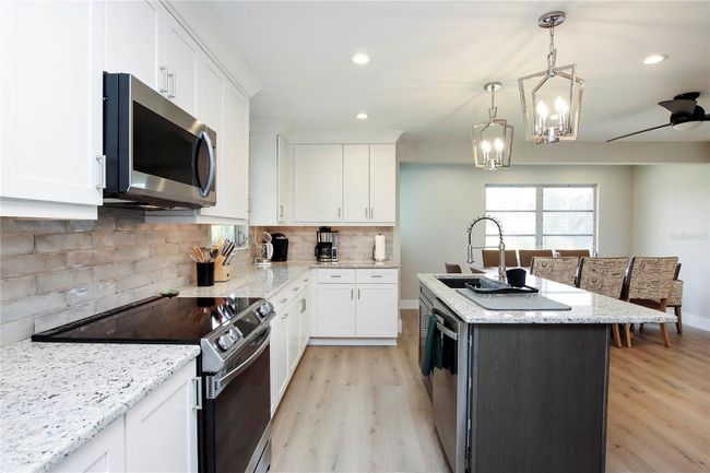 1057 Blue Heron Dr, House other with 2 bedrooms, 3 bathrooms and null parking in Sanibel FL | Image 33