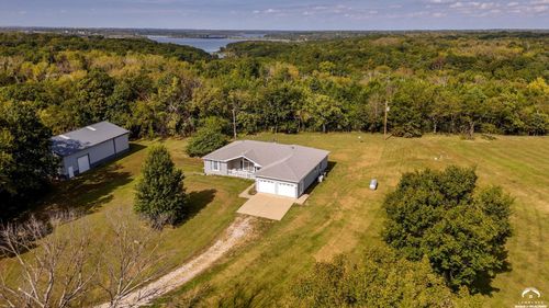 8580 Greenfield Ct, Ozawkie, KS, 66070-5070 | Card Image