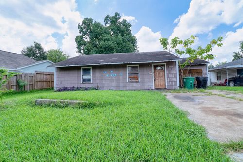 5942 Southridge St, Houston, TX, 77033-1028 | Card Image