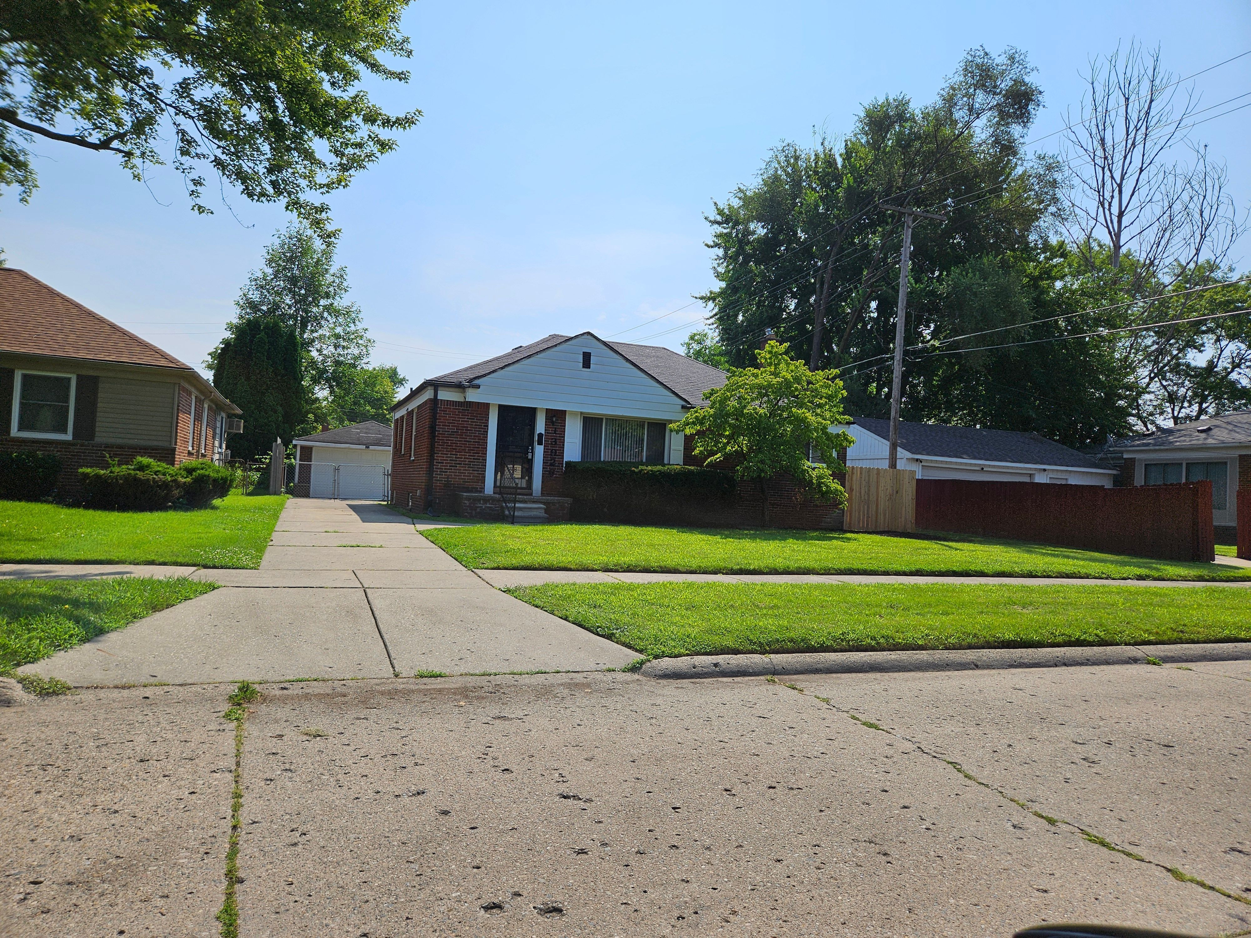 Brady , Redford, MI 48239