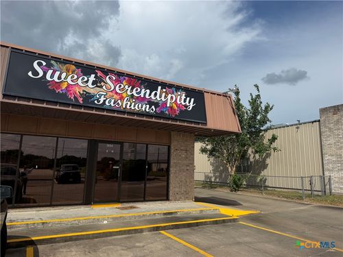 3804 John Stockbauer Dr, Victoria, TX, 77904-2448 | Card Image