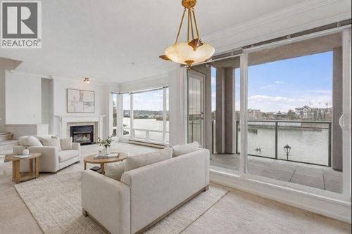 305-8 Laguna Court, New Westminster, BC, V3M6M6 | Card Image