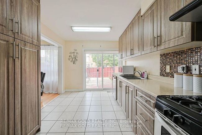 11 Caversham Dr, House attached with 6 bedrooms, 4 bathrooms and 3 parking in Brampton ON | Image 13