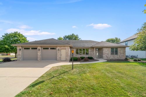 650 Meadow Ln, Hinckley, IL, 60520-9213 | Card Image