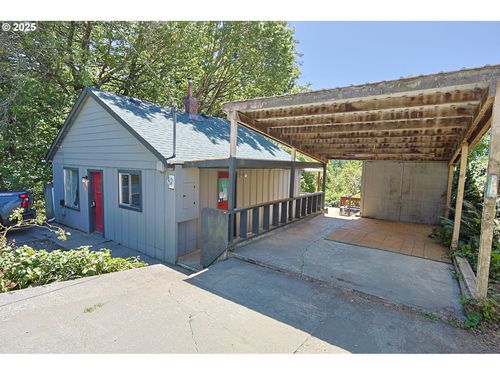 885 E 10th St, Coquille, OR, 97423-1515 | Card Image