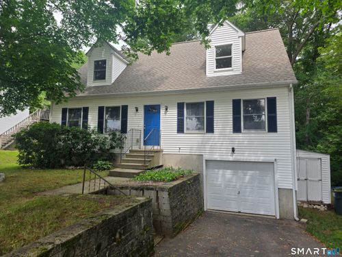 15 Elizabeth Dr, Pawcatuck, CT, 06379-1953 | Card Image