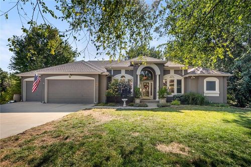 10301 Nw River Hills Ct, Parkville, MO, 64152-3341 | Card Image
