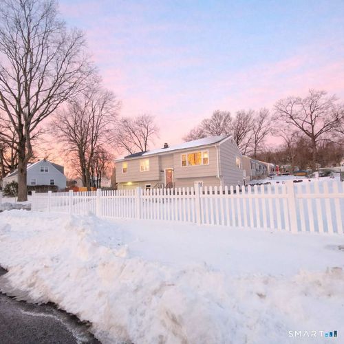 47 Dix St, West Haven, CT, 06516-1438 | Card Image